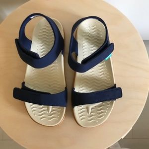 Native Kids Shoes Charley Sandals Navy size K2